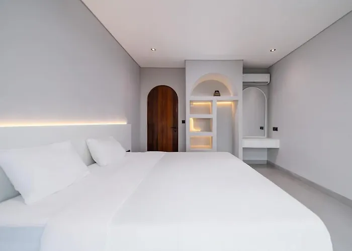 Antorini Unit 2 - Cozy & Modern *